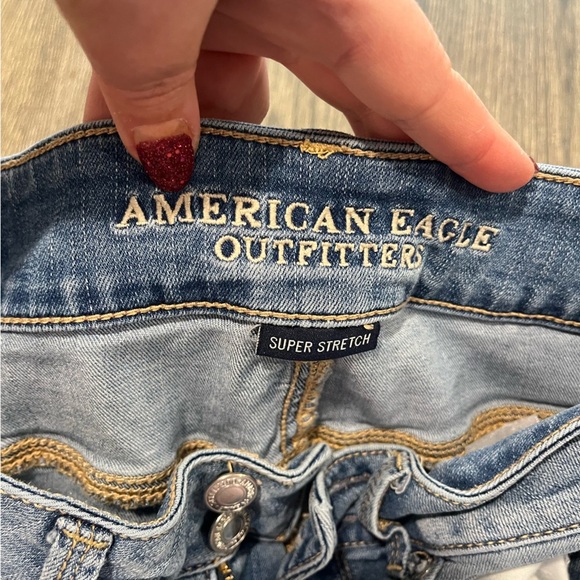 American Eagle Crop Jeans Ripped Super Stretch Denim Whisker Medium Wash Size 6 - Picture 7 of 11